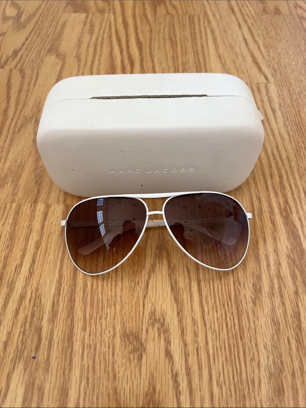Marc Jacobs White Frame Aviator Sunglasses with Brown Gradient Lenses